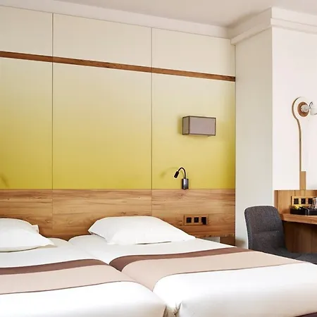 Hotel Median Porte De Versailles 3*